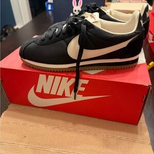 Nike Men's Black and Cream Sneakers